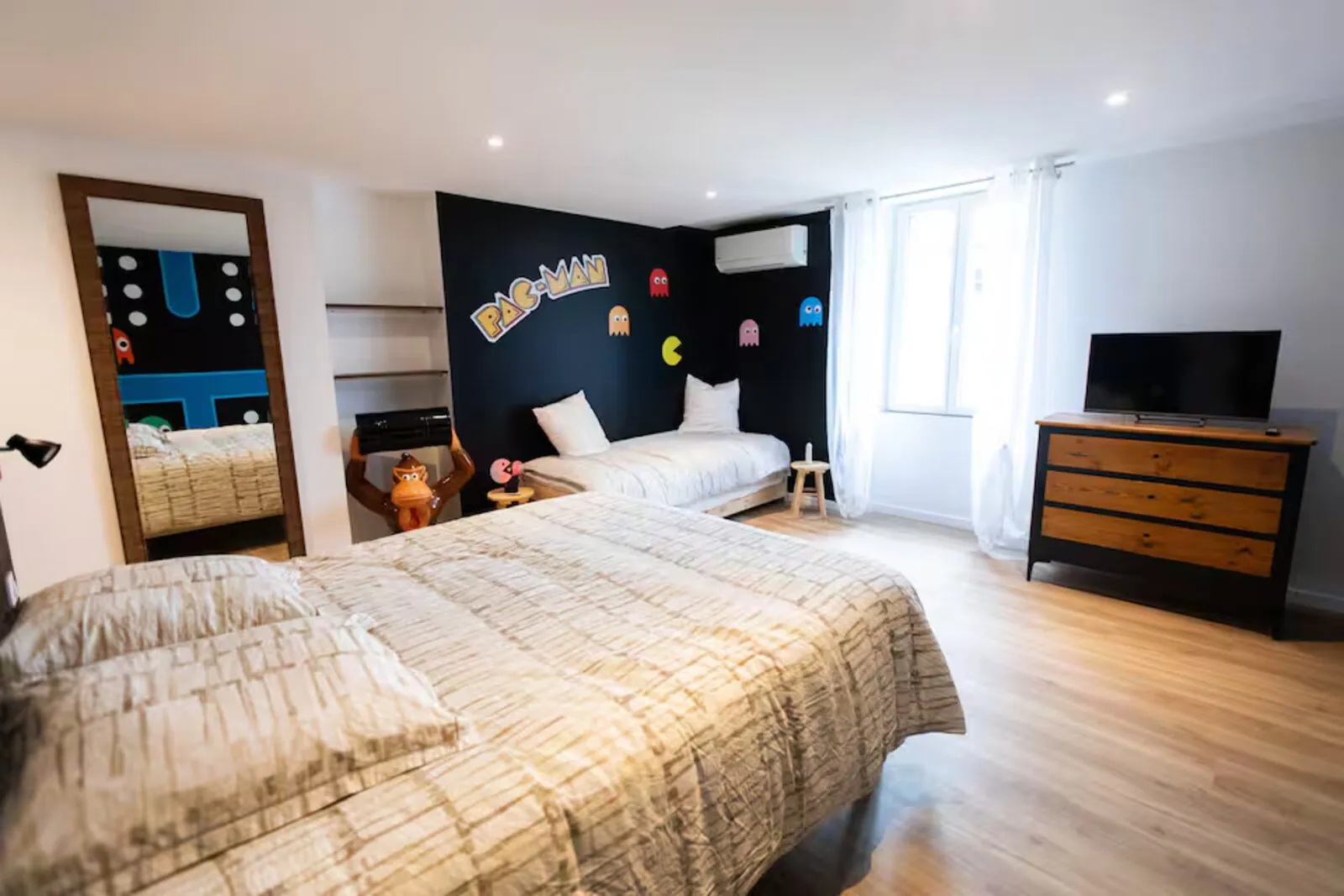 Suite de la mythique boule jaune – grand gîte gaming Var